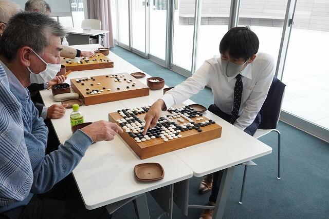終局後の指導の様子