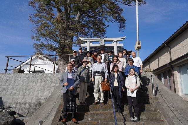 二階堂神社で記念写真