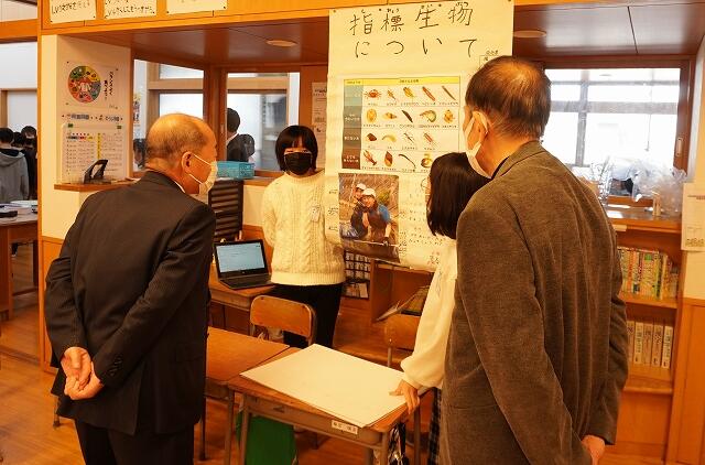 5年生と交流する様子