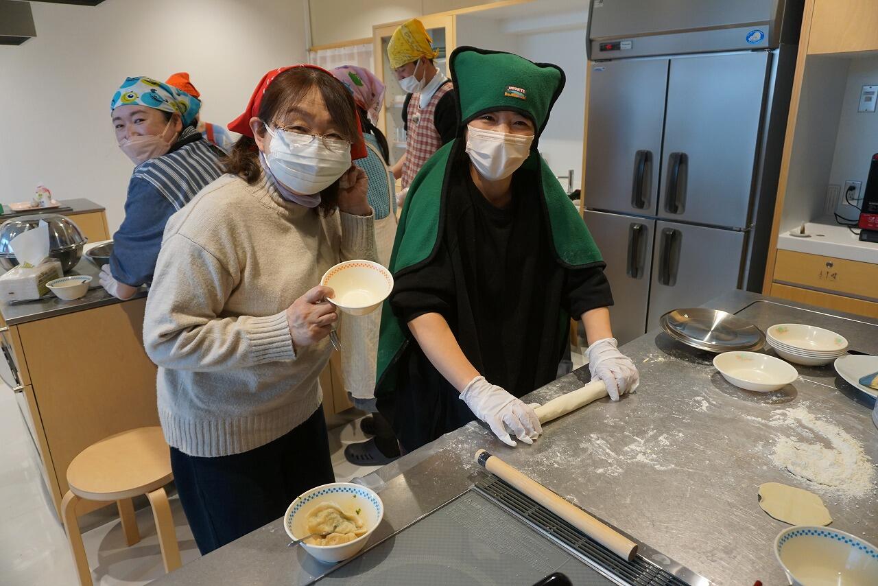 ぎょうざ作りの様子