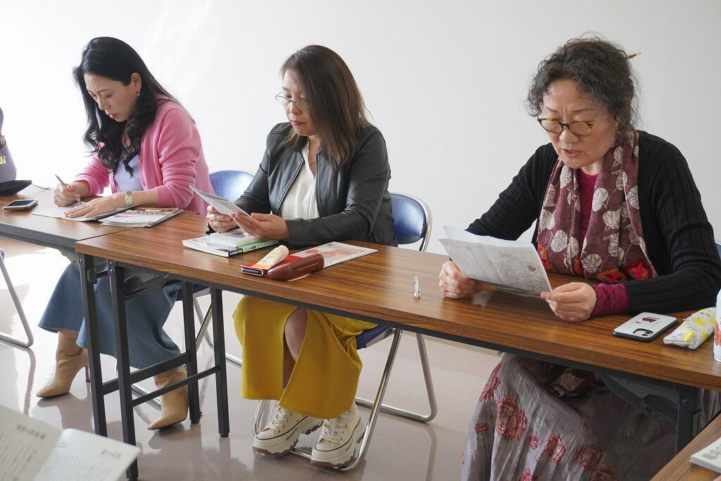 勉強する様子