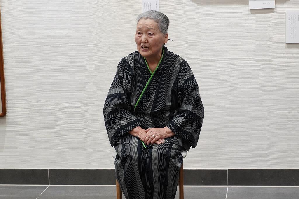 昔話を語る様子